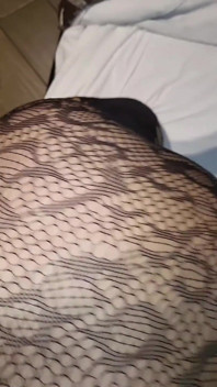 La pute de ma belle-mère me modèle sa nouvelle lingerie et je finis par lui remplir la chatte de lait