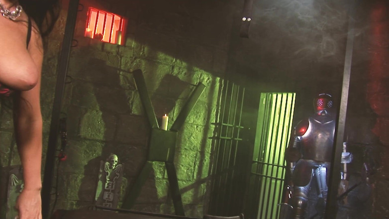 Bananas with Melons: Scena pizdei mele cu vibrator legat 4 Blondă exuberantă în lenjerie se...