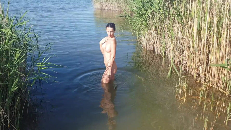 SweetButtocks: The Girl Goes Completely Naked Out of the River