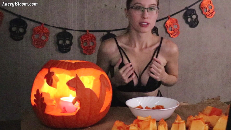 Lacey Bloom: Jugando con Calabaza 5:21