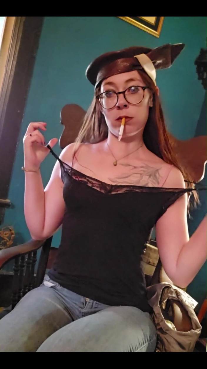 MistressThrope: 超级棒 1920 的帽子，背心，牛仔裤。和香烟。