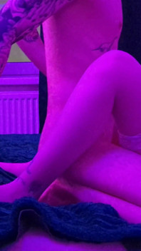 Puta puta grita com prazer e jura quando fode em uma festa - russian talk porn