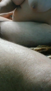 Tombul orta yaşlı seksi kadın mastürbasyon yapıyor