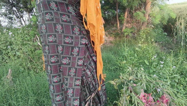 Kavita69: Жесткий секс индийской дези на улице с молодой деревенской девушкой в лесу