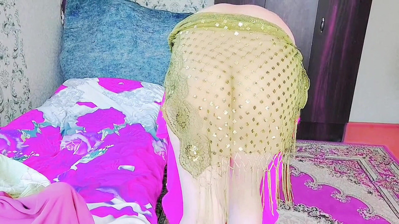 Kitty_Cross: Labbra bagnate e fianchi malvagii