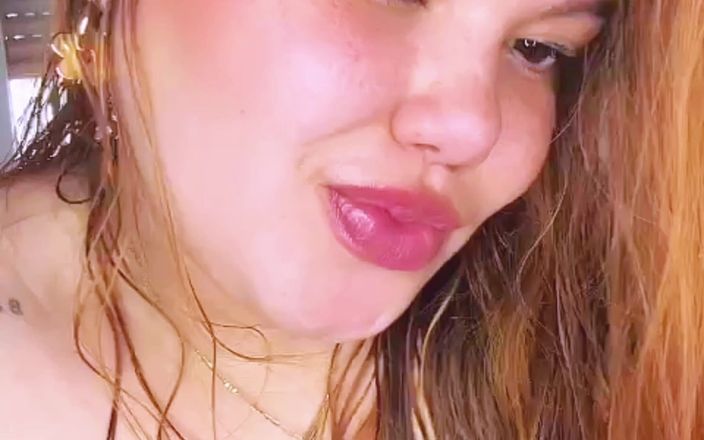 Latincurvyredhead: Người vợ không chung thủ dâm thoát y và thủ...