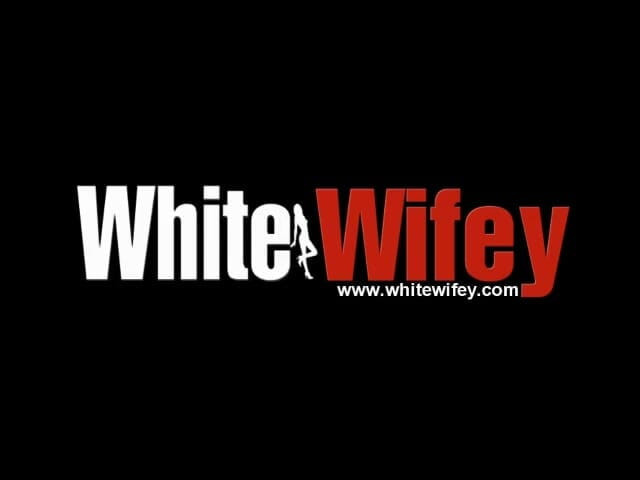 White Wifey: Cô vợ dễ thương đụ con cu to đen đầu tiên của cô ấy...