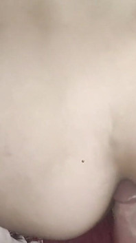 Seks anal gaya doggy di sofa
