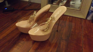 MrLeggs: Pentru prietenul meu băiat care îmi iubește picioarele chiar mai mult...