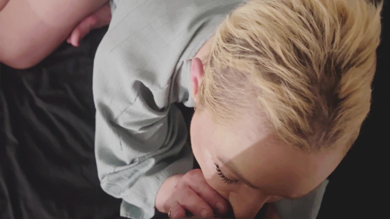 Thekookiejar: milf(चोदने लायक मम्मी) Miss ada इस महीने अपने किराए पर लेट गई है