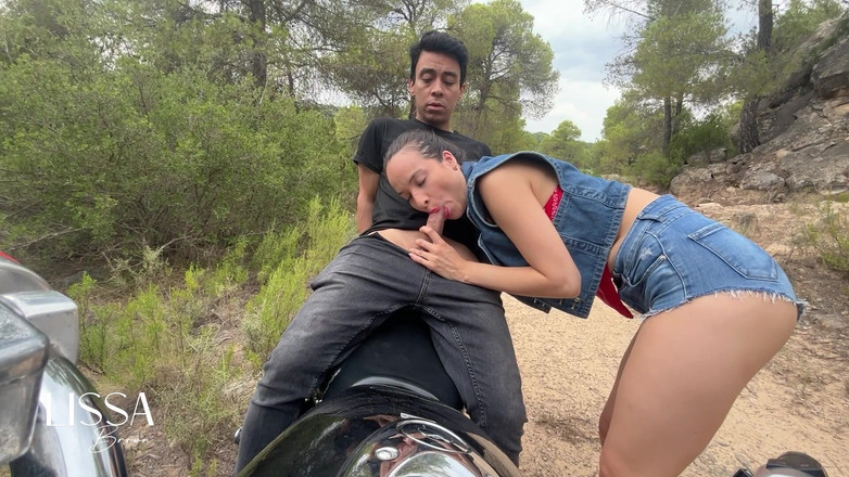 Lissa Brown: Tôi lấy con cu của anh kế của tôi trên...