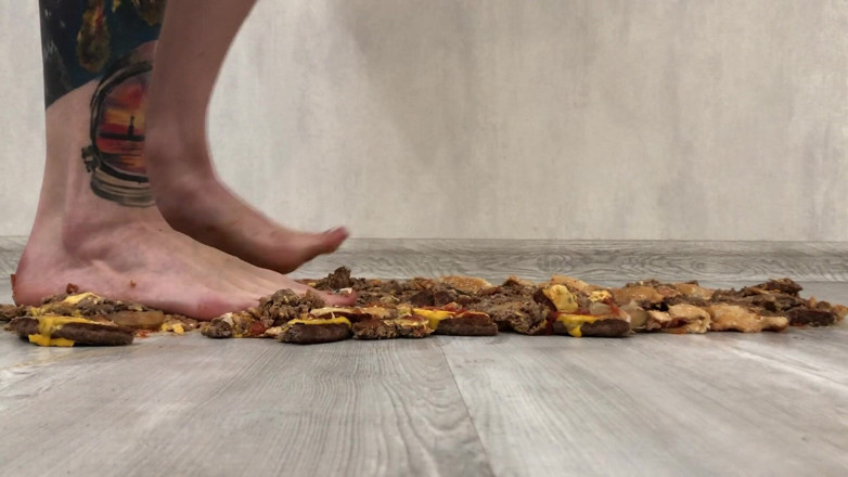 Footmodel Valery: Tattooed girl crushing Royl burgers