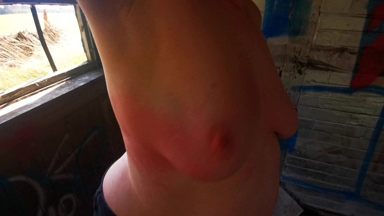 Bouncy Tits Action: Sâni care se în casa veche