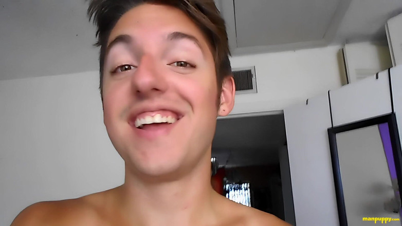 Man Puppy: Atormentado por gigante twink por interrumpir su entrenamiento