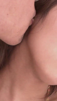 Une Japonaise de 20 ans perd sa virginité et se fait utiliser tous les trous par son beau-père