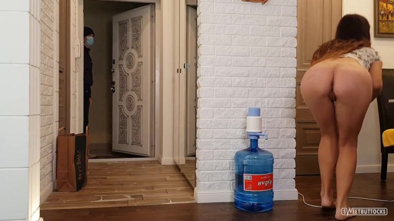 SweetButtocks: Prank Without Panties with a Delivery Guy