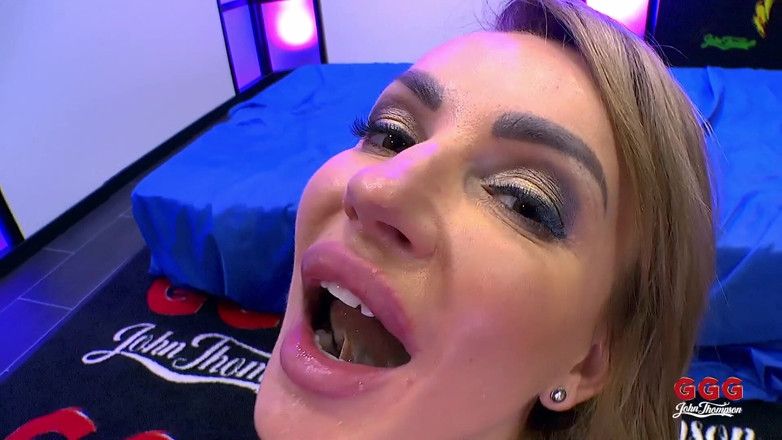 German Hardcore Gangbang: Ggg - एमआईएलए सभी लंड से सह चाहता है
