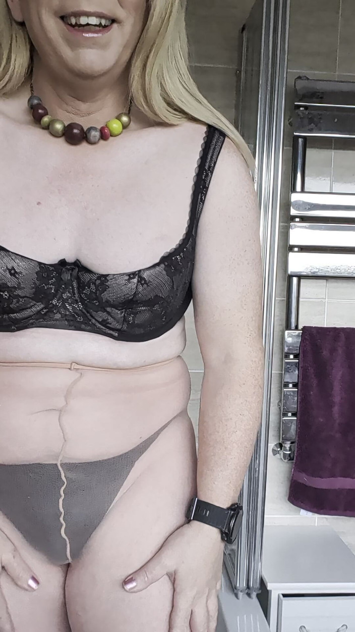 NikkiGee: Piscio i miei collant!