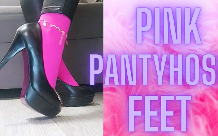 Monika Nylon: (70) गुलाबी चड्डी में पैर