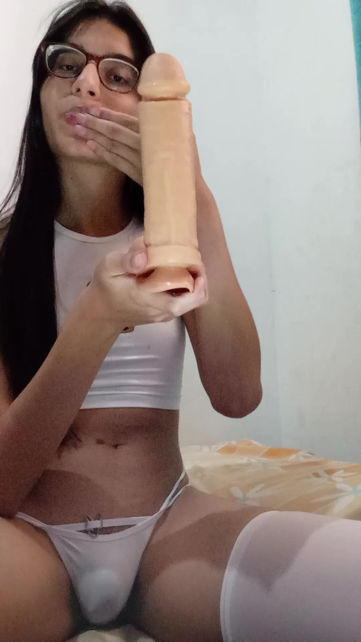 Luara Cavalcante: 足を使ってオナニーするのが大好きです