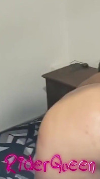 Un mari cocu regarde sa femme BBW se faire sodomiser