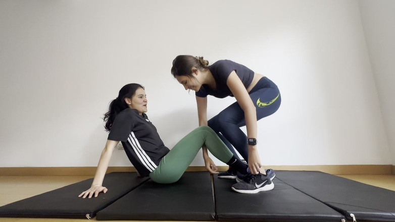 scarlettandc: Twee lesbiennes neuken op hun gymmatten in hun legging