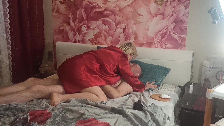 AimeeParadise: Bem, minha rainha, chupa meu pau, sua puta puta!