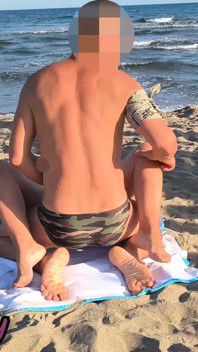 Plajda seks sırasında bir kız tarafından yakalandı