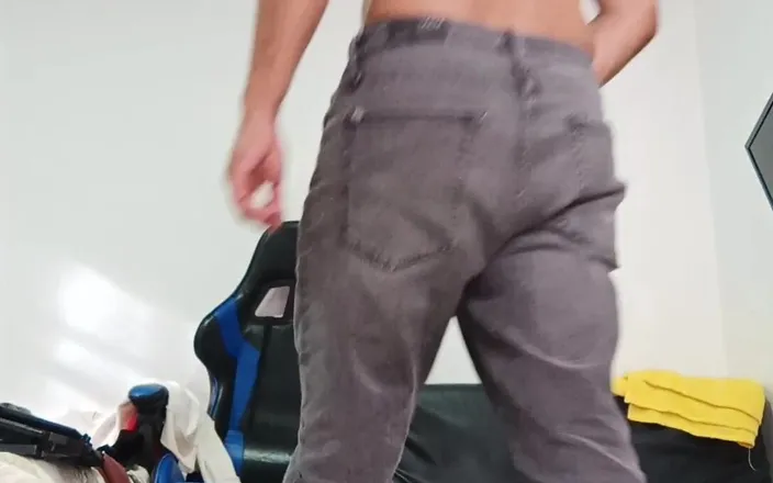 Tommhot: I Masturbate After I Get Home From Work
