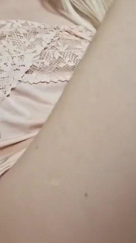 阴户 elza kom 在 pantalone 非常热