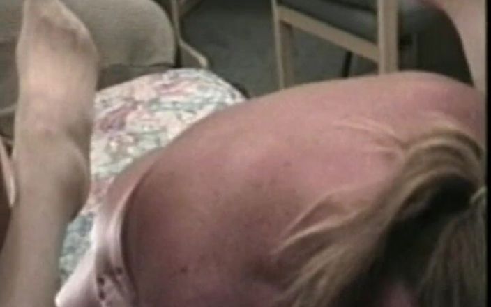 Vintage Lust: Дуже брудна повія насолоджується оральним сексом і трахається No5