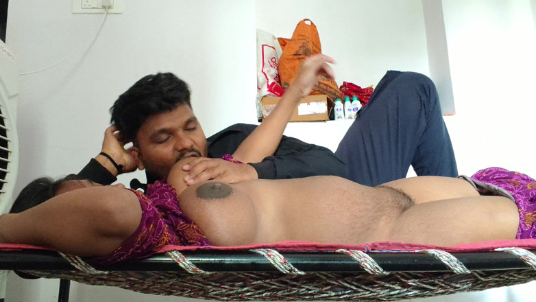 Premi pooja: Gav ki ladki aaur pados ka ladka purane ghar me...