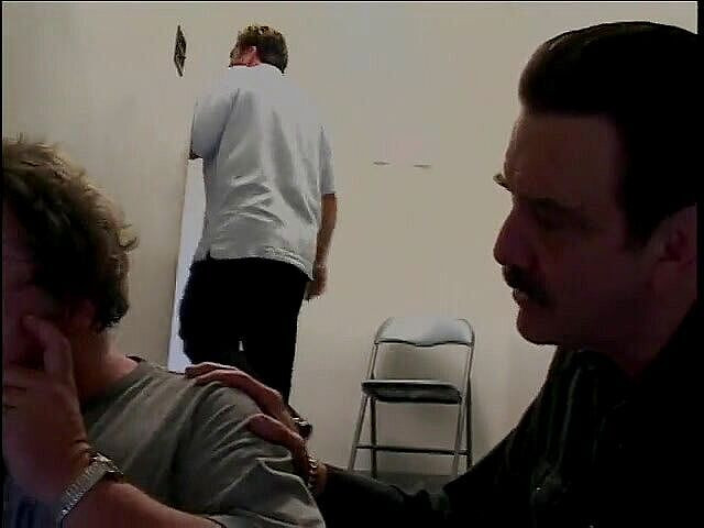 Lesbian Teen Stories: Молодые шлюшки-лесбиянки трахают дилдо на улице