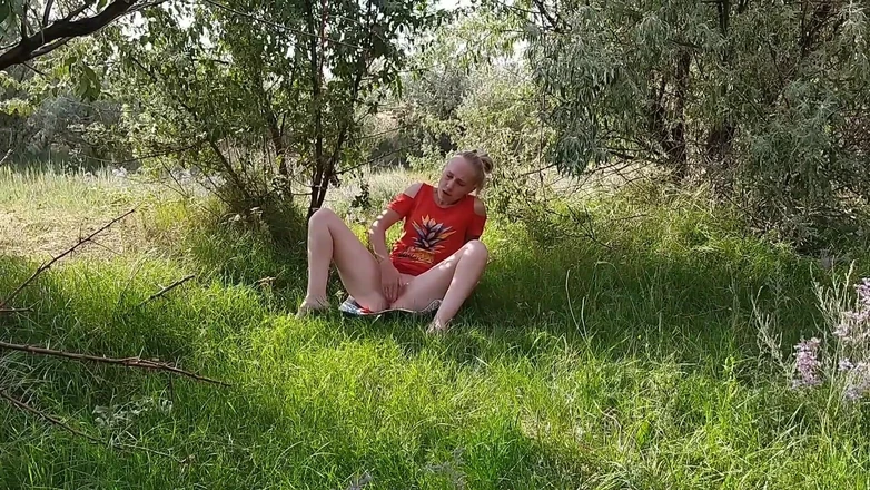 Meri-Mouse: Went for Berries and Decided to Masturbate in the Forest