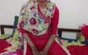 Saara Bhabhi: 印地语性爱故事角色扮演 - 继母帮助她的继子