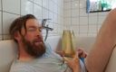 Self and golden pleasures: Piss-liebhaber - spaß im badezimmer teil 02