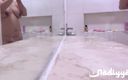 Priya Emma: Hermosa esposa gordita árabe con grandes tetas tomando un baño