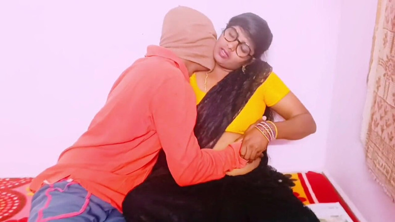 Telugu honey lips: Indyjska przyrodnia siostra jebanie przyrodni brat Wielki Kutas. Telugu brudne...