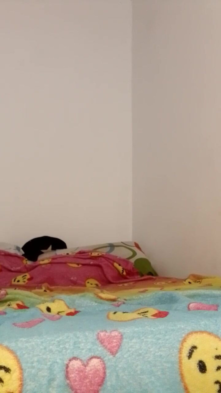 Valkyrieandluigy: 그녀는 너무 귀엽게 쳐다본다