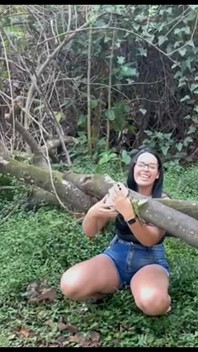 Saya membawa teman laki-laki kecil saya ke tengah hutan yang kami telanjang