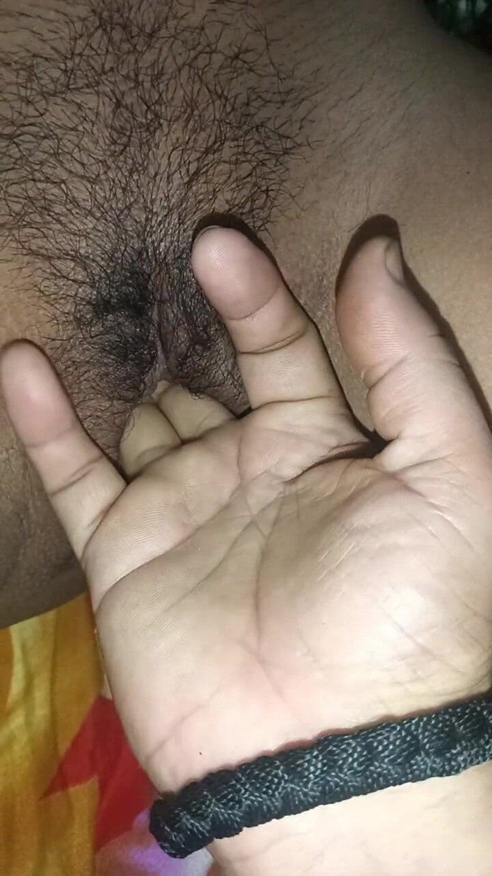 pooja99999: Desi pooja bhabhi hat ihre muschi massiert