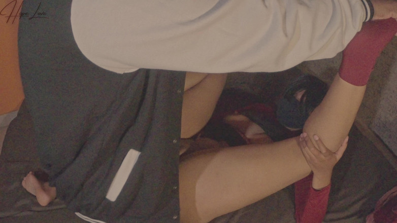 Hope Love: Gorąca sekretarka zostaje zerżnięta i zalana