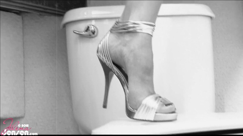 Jelena Jensen: Jelena Jensen pussy play in bathroom