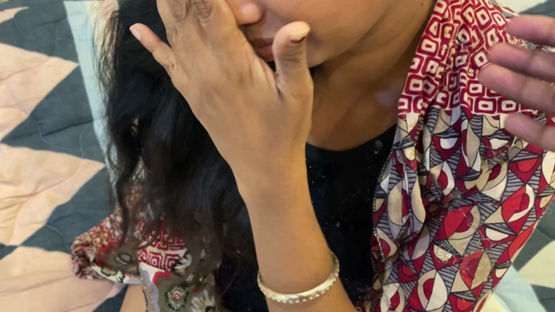 Desisexqueen: Model desi cantik India pertama berkongkek tegar dengan pemandu