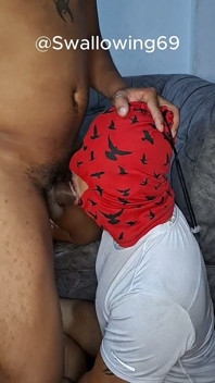 Tatuado fode minha boca