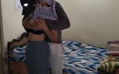 Aku nemuin saudara tiri indiaku yang lagi sange 18 tahun di kamar