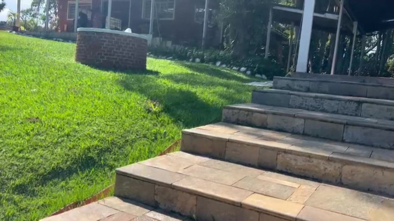 Lidi Ferrari: 내 꿈을 이뤘어. 이웃집 수영장에서 벌거벗고 수영한 뒤, 내 뜨거운 자지를 그에게 줬어.