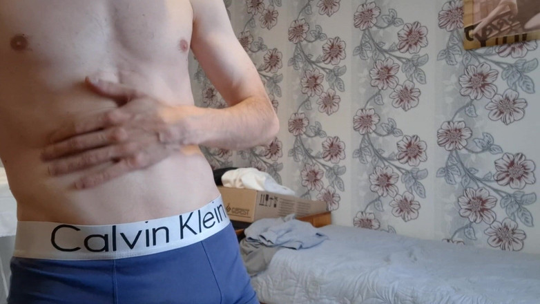 AlexRusFun: Chudy facet pokazuje swojego penisa i dziurę w dupie