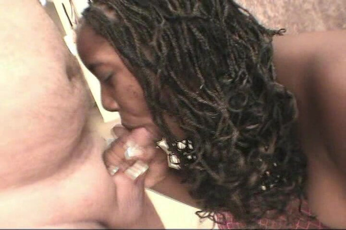 Anna's girls: Schönes schwarzes mädchen hat weißen schwanz im mund