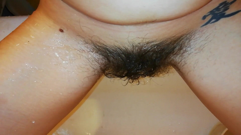 Cuteblonde666: Mytí mé extrémně chlupaté kundy
